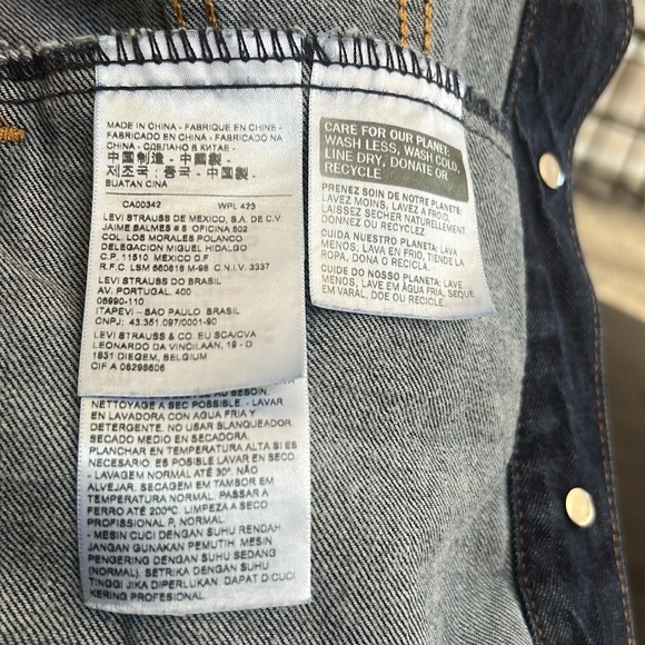 Levi’s women’s navy denim jeans jacketed in excellentnt condition newer sz small - Picture 8 of 8